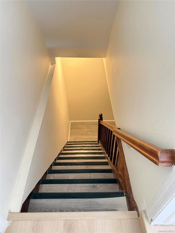 660 S 10th Street, New Hyde Park, NY 11040