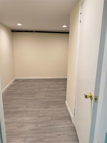 660 S 10th Street, New Hyde Park, NY 11040