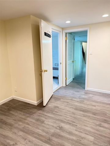 660 S 10th Street, New Hyde Park, NY 11040