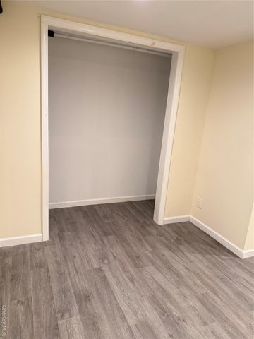 660 S 10th Street, New Hyde Park, NY 11040