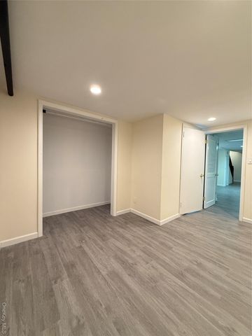 660 S 10th Street, New Hyde Park, NY 11040