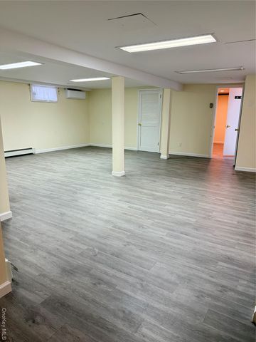 660 S 10th Street, New Hyde Park, NY 11040