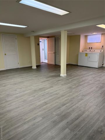 660 S 10th Street, New Hyde Park, NY 11040