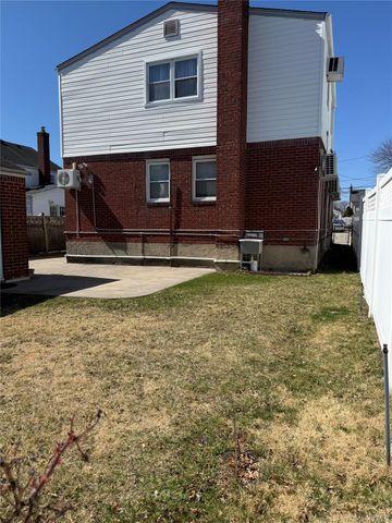 660 S 10th Street, New Hyde Park, NY 11040