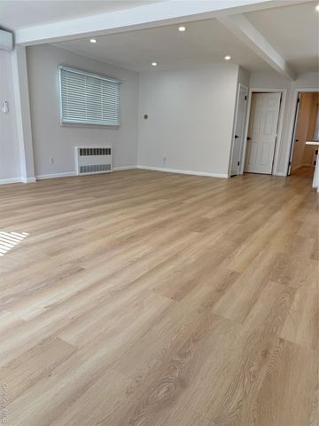 660 S 10th Street, New Hyde Park, NY 11040