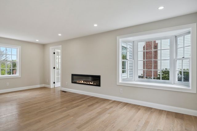 9 Richard Rd, Lexington, MA 02421