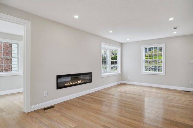 9 Richard Rd, Lexington, MA 02421