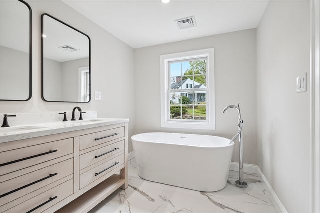 9 Richard Rd, Lexington, MA 02421