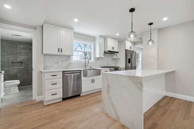 9 Richard Rd, Lexington, MA 02421