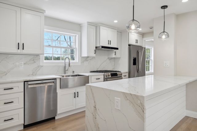 9 Richard Rd, Lexington, MA 02421