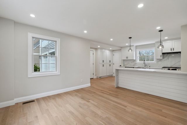 9 Richard Rd, Lexington, MA 02421