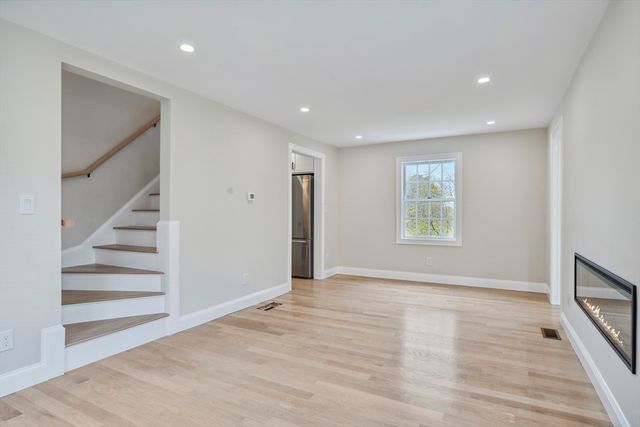 9 Richard Rd, Lexington, MA 02421