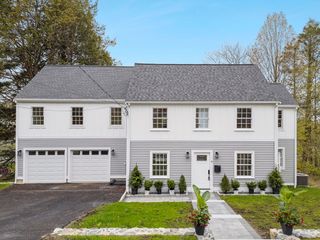 9 Richard Rd, Lexington, MA 02421