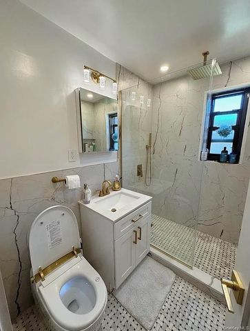 20-19 utopia pkwy 1-371, Whitestone, NY 11357