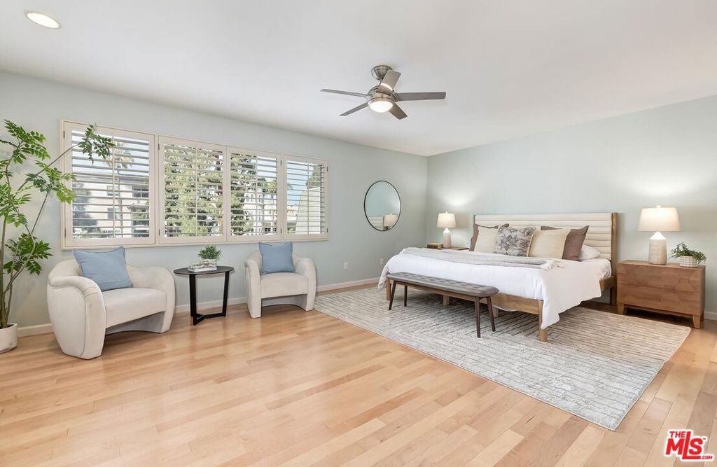 Image 12 of property listing at 13336 Maxella Avenue 5, Marina Del Rey, CA 90292