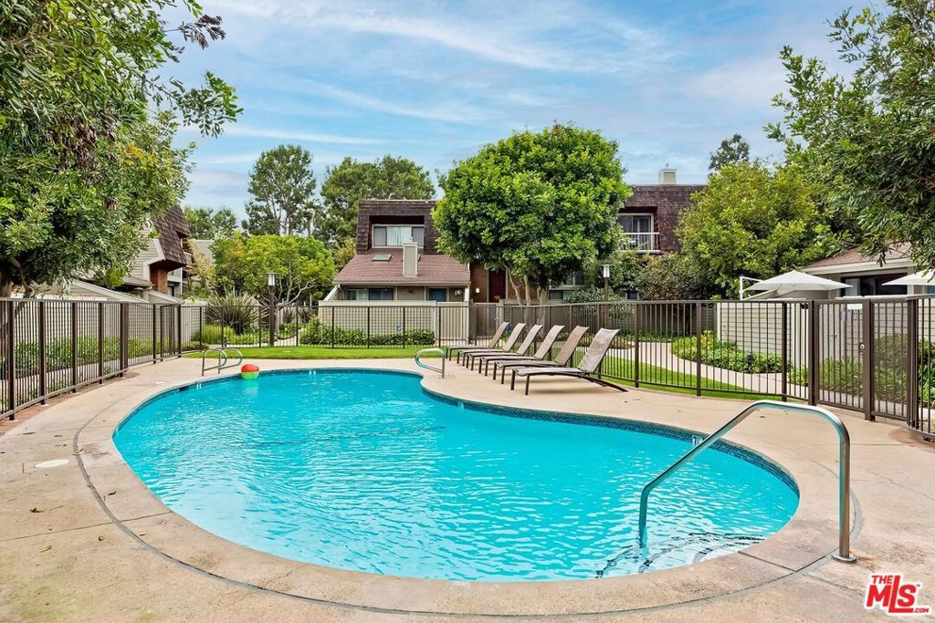 Image 24 of property listing at 13336 Maxella Avenue 5, Marina Del Rey, CA 90292