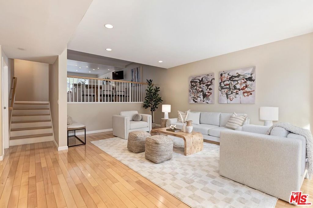 Image 3 of property listing at 13336 Maxella Avenue 5, Marina Del Rey, CA 90292