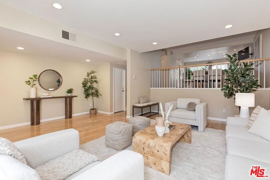 Image 4 of property listing at 13336 Maxella Avenue 5, Marina Del Rey, CA 90292