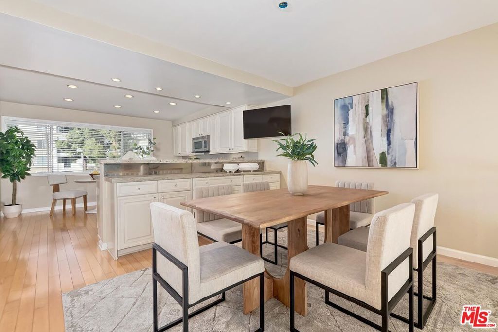 Image 6 of property listing at 13336 Maxella Avenue 5, Marina Del Rey, CA 90292