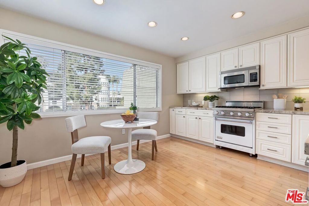 Image 7 of property listing at 13336 Maxella Avenue 5, Marina Del Rey, CA 90292