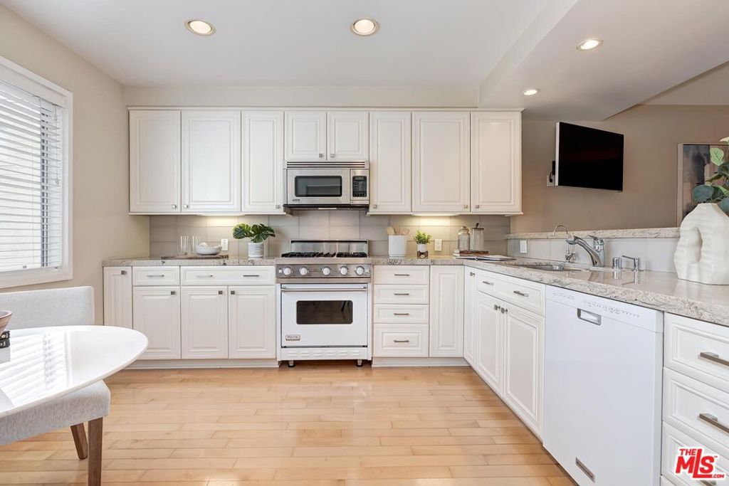 Image 8 of property listing at 13336 Maxella Avenue 5, Marina Del Rey, CA 90292