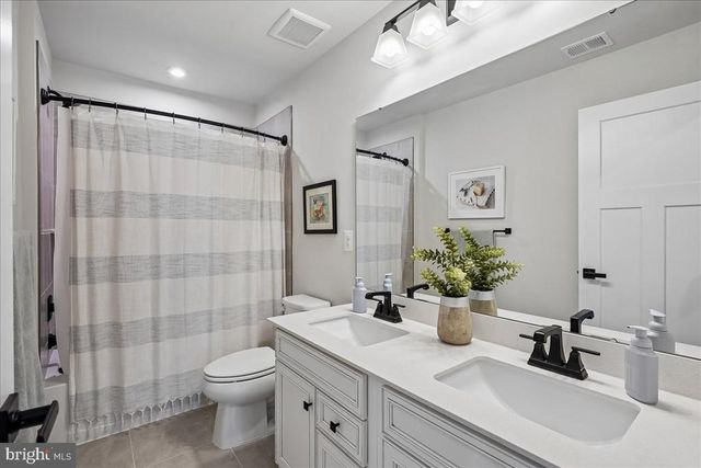 8016 INTERNATIONAL DR, Warrenton, VA 20187