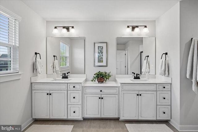 8016 INTERNATIONAL DR, Warrenton, VA 20187