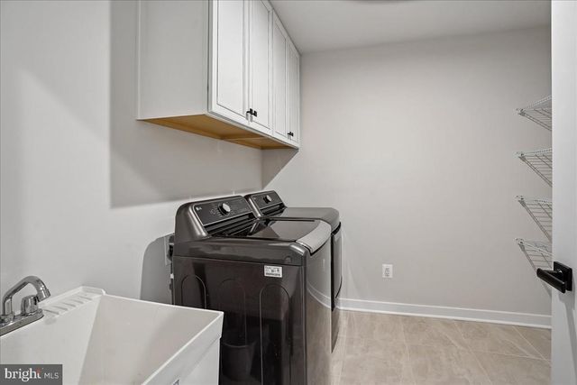 8016 INTERNATIONAL DR, Warrenton, VA 20187