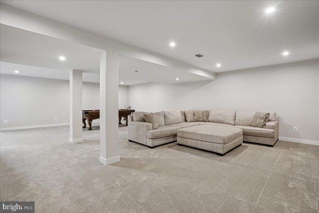 8016 INTERNATIONAL DR, Warrenton, VA 20187