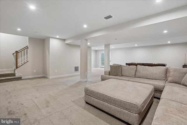 8016 INTERNATIONAL DR, Warrenton, VA 20187