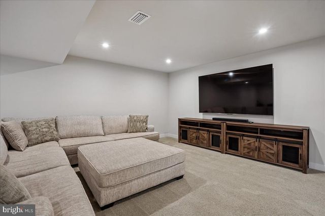 8016 INTERNATIONAL DR, Warrenton, VA 20187