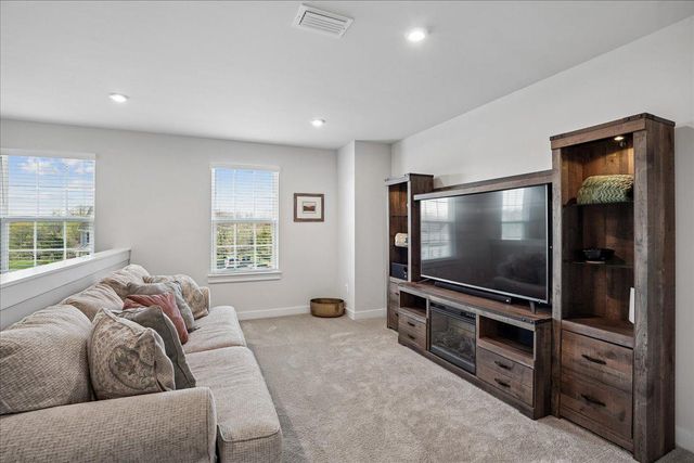 8016 INTERNATIONAL DR, Warrenton, VA 20187