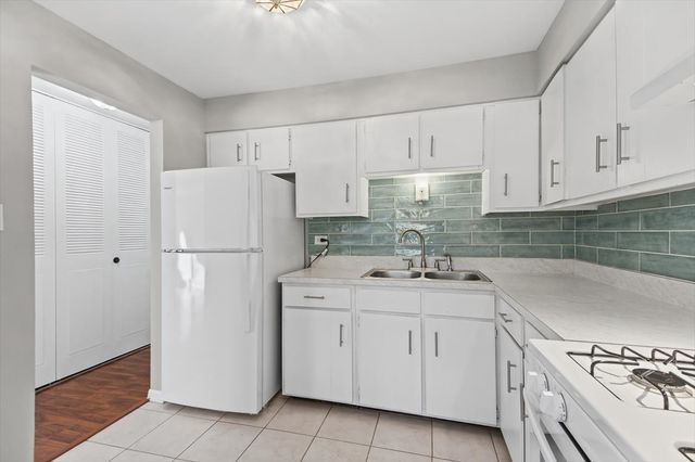 9740 S Pulaski Road 110, Oak Lawn, IL 60453