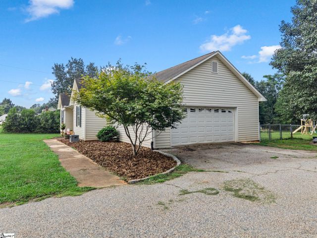 1515 Rainbow Lake Road, Inman, SC 29349
