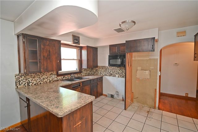11 Brookline Avenue, Youngstown, OH 44505