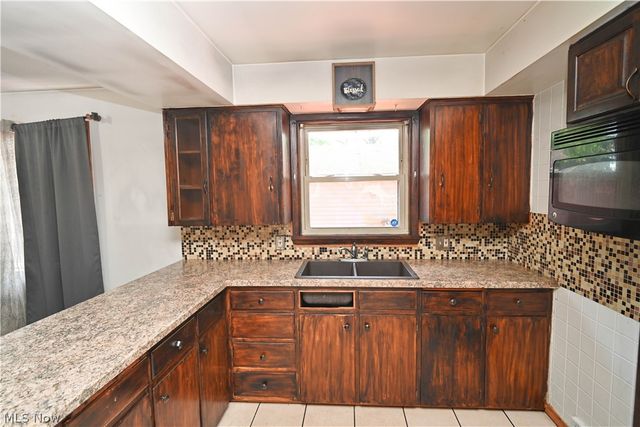 11 Brookline Avenue, Youngstown, OH 44505