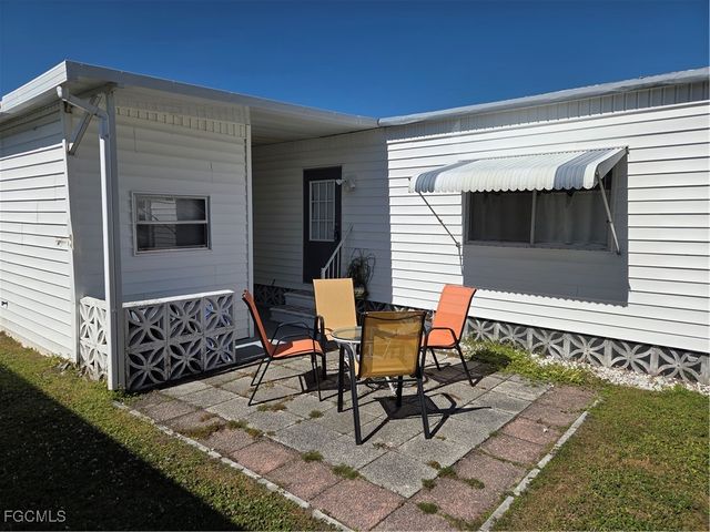 865 Moonlight DR, North Fort Myers, FL 33917