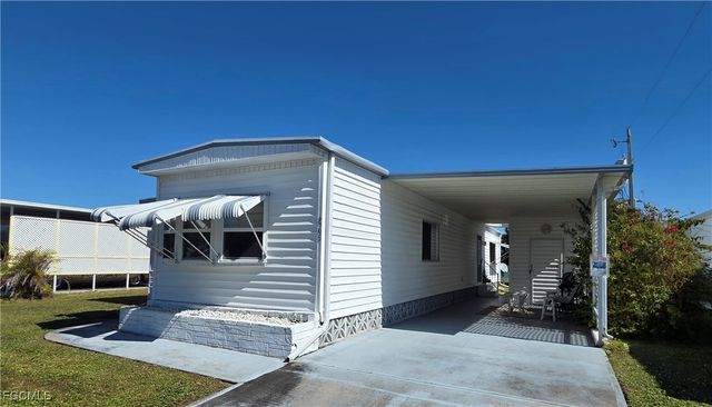 865 Moonlight DR, North Fort Myers, FL 33917