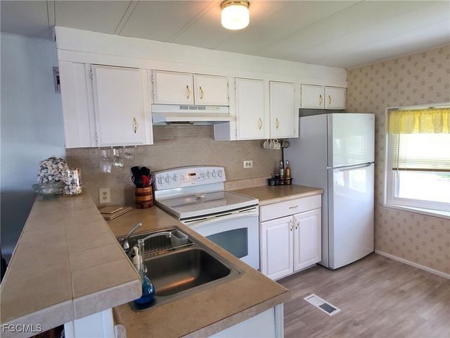 865 Moonlight DR, North Fort Myers, FL 33917