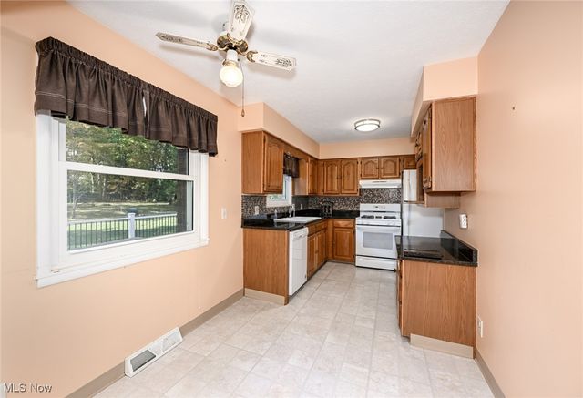 9158 Tanglewood Road, Macedonia, OH 44056