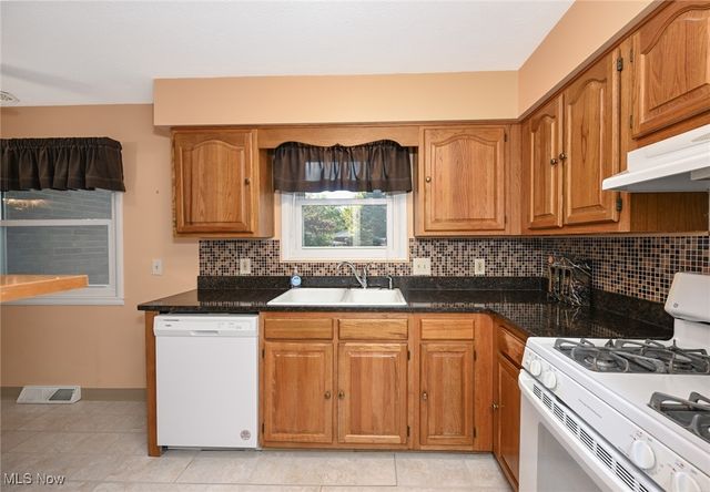 9158 Tanglewood Road, Macedonia, OH 44056