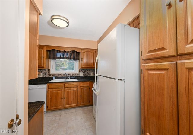 9158 Tanglewood Road, Macedonia, OH 44056