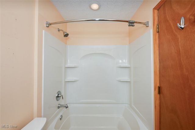 9158 Tanglewood Road, Macedonia, OH 44056