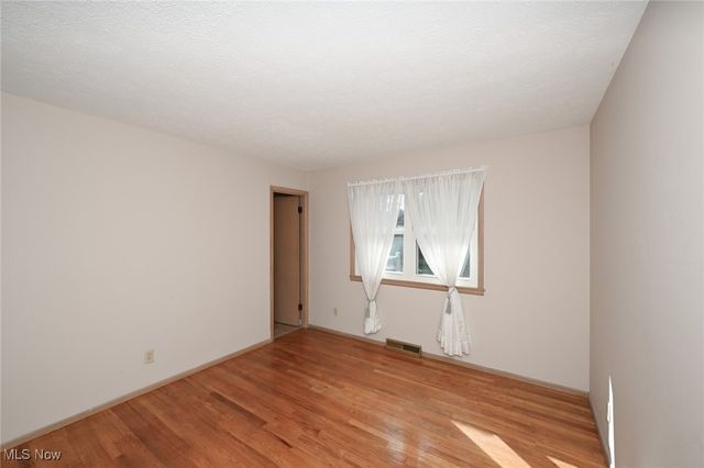 9158 Tanglewood Road, Macedonia, OH 44056