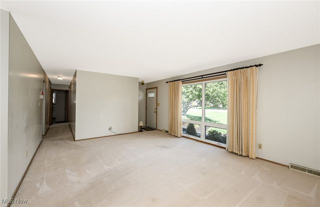 9158 Tanglewood Road, Macedonia, OH 44056