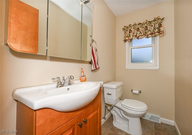 9158 Tanglewood Road, Macedonia, OH 44056