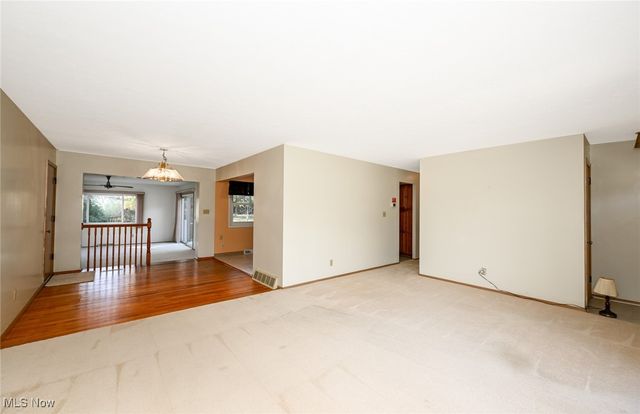 9158 Tanglewood Road, Macedonia, OH 44056