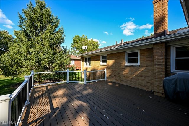 9158 Tanglewood Road, Macedonia, OH 44056