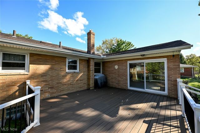 9158 Tanglewood Road, Macedonia, OH 44056