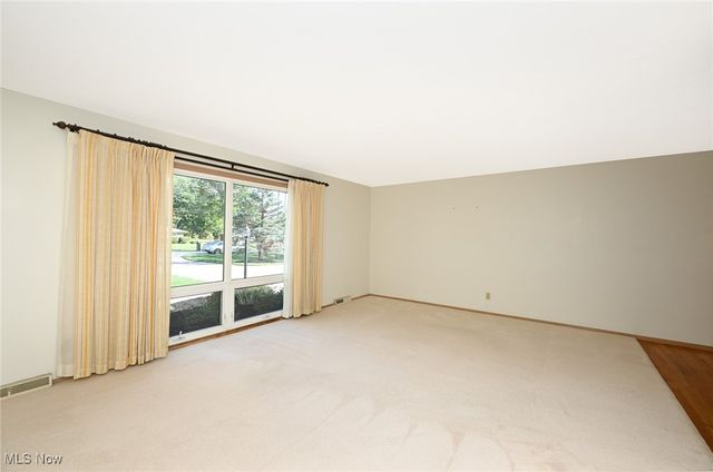 9158 Tanglewood Road, Macedonia, OH 44056